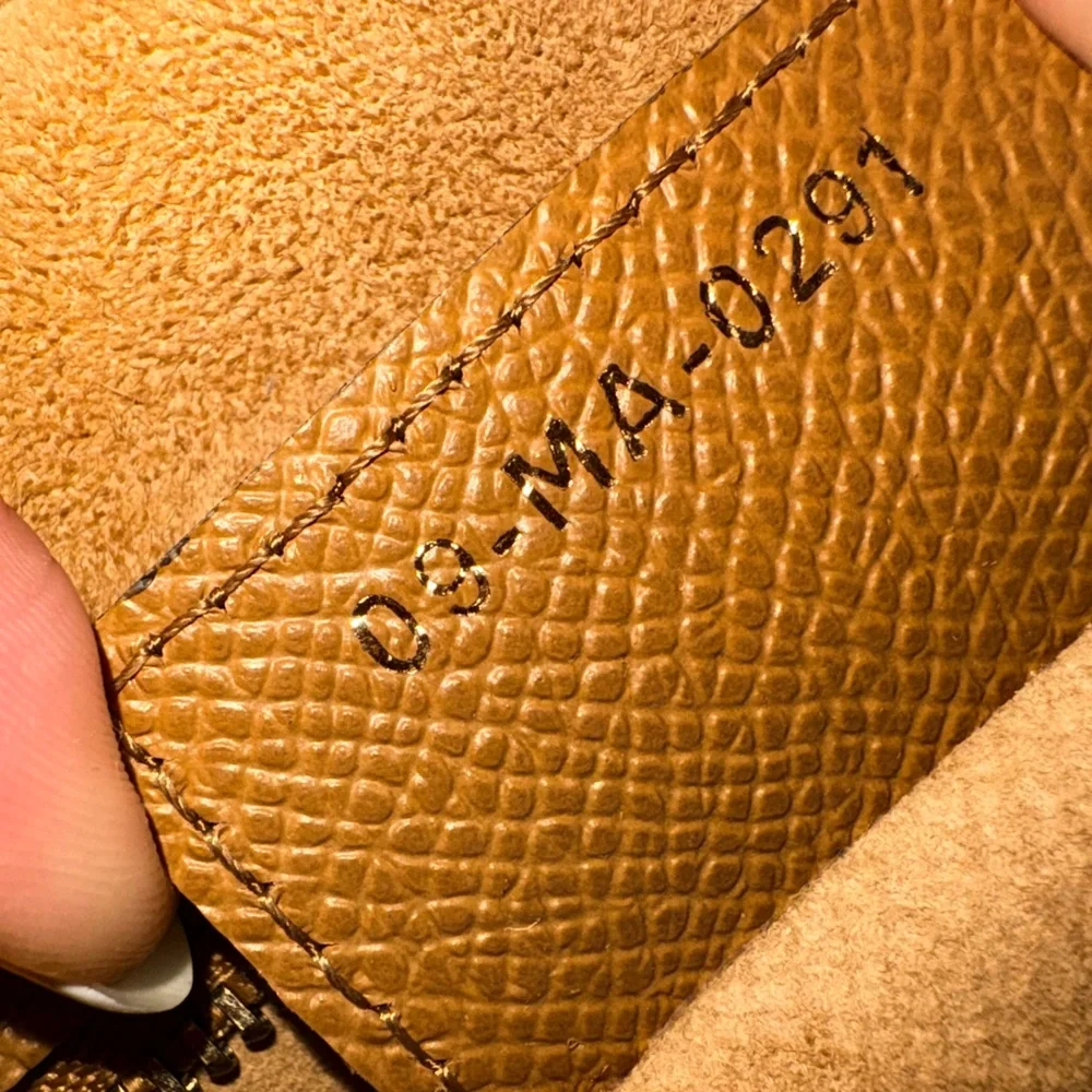 Dior Saddle Bag

Cognac Grained Calfskin - Picture 6 of 11